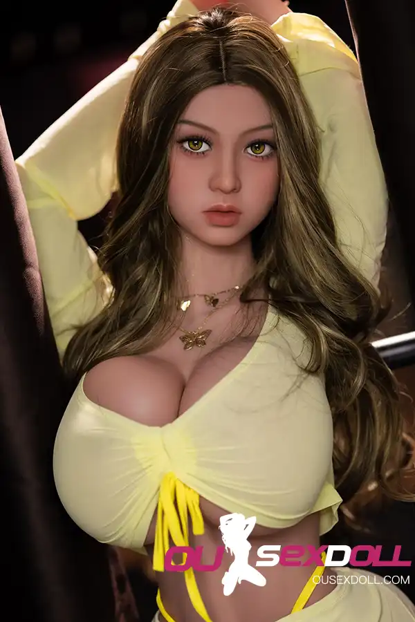 Big Breasts Hyper-Curvy Hourglass Sex Doll 4