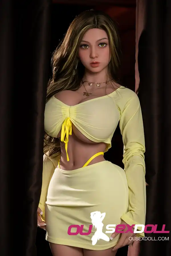 Big Breasts Hyper-Curvy Hourglass Sex Doll 6