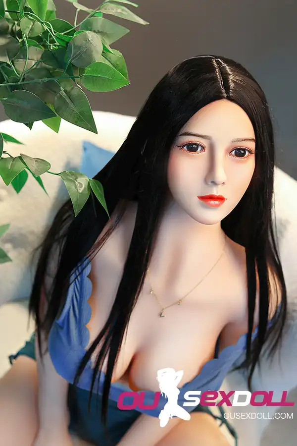 Boneca sexual de seios pequenos, tamanho C, negra e madura.