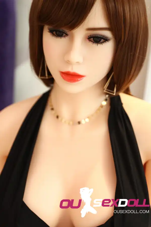 C Cup Short Hair Mature Real Sexy Sex Doll 4