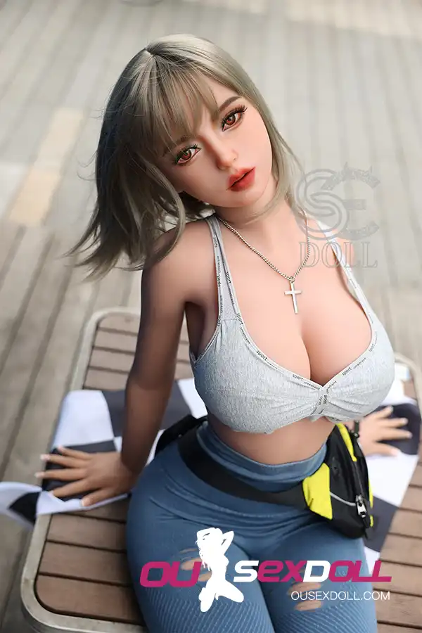 F Cup Asian Curvy Body Red Lips Lifelike Sex Doll 4