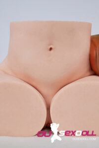 Torso di bambola sessuale realistica con sedere distintivo 5
